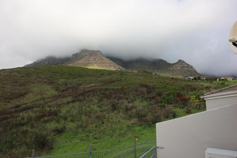To Let 2 Bedroom Property for Rent in Vredehoek Western Cape
